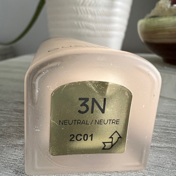 Parure Gold Radiant Matte Skin Perfecting Longwear Foundation - Picture 3 of 3